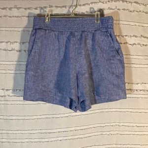 🕊️A New Day Women’s blue chambray smocked shorts